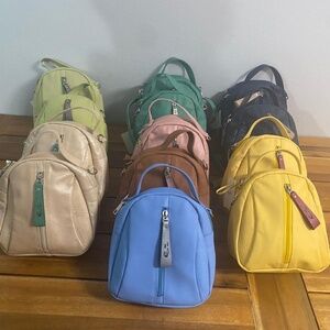 Exclusive Lot of 215 Handmade Leather Goods: Bags, Wallets, Belts, Purses & More